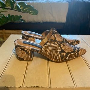 Heeled pointed mules